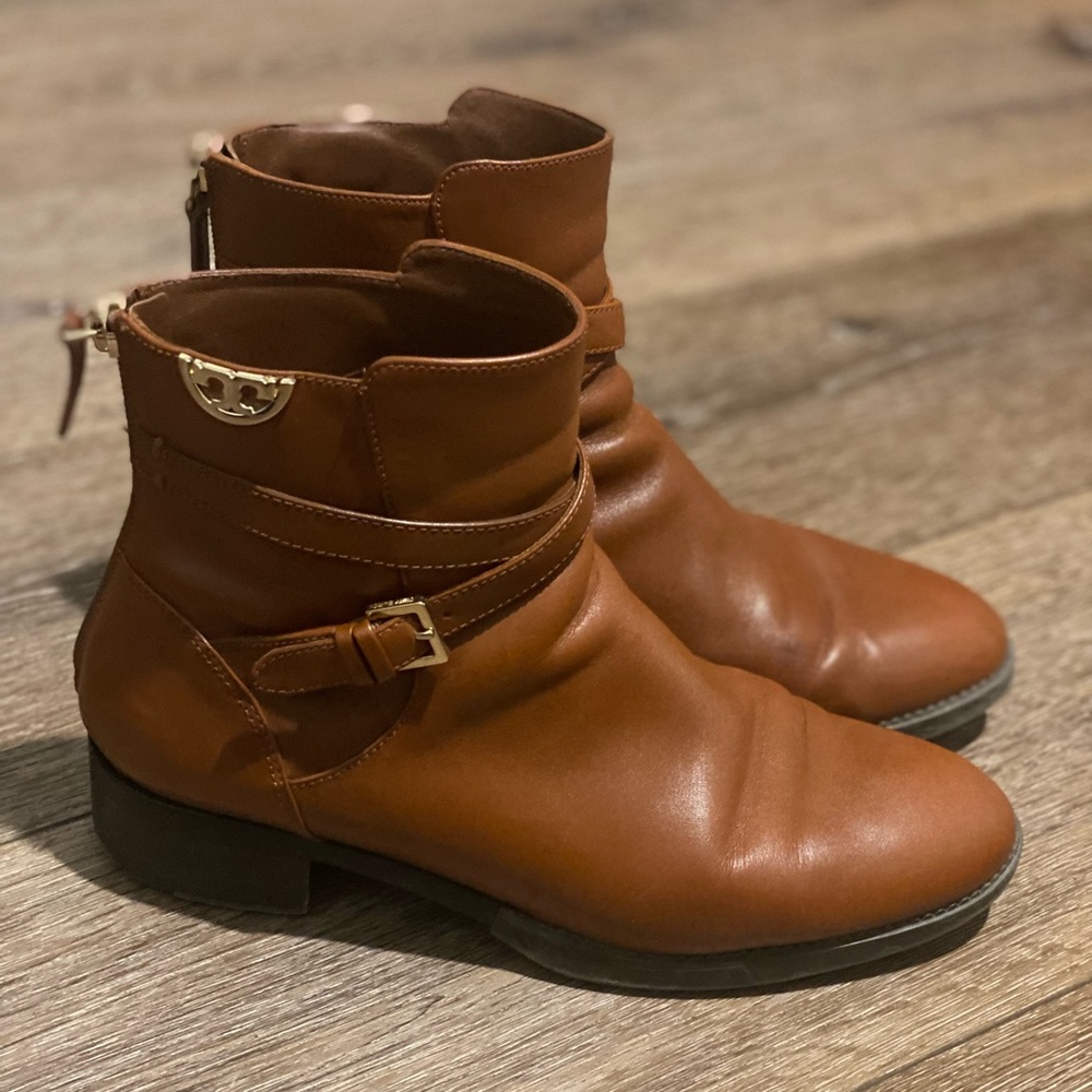 Tory Burch Sidney leather bootie in the color Penny Brown